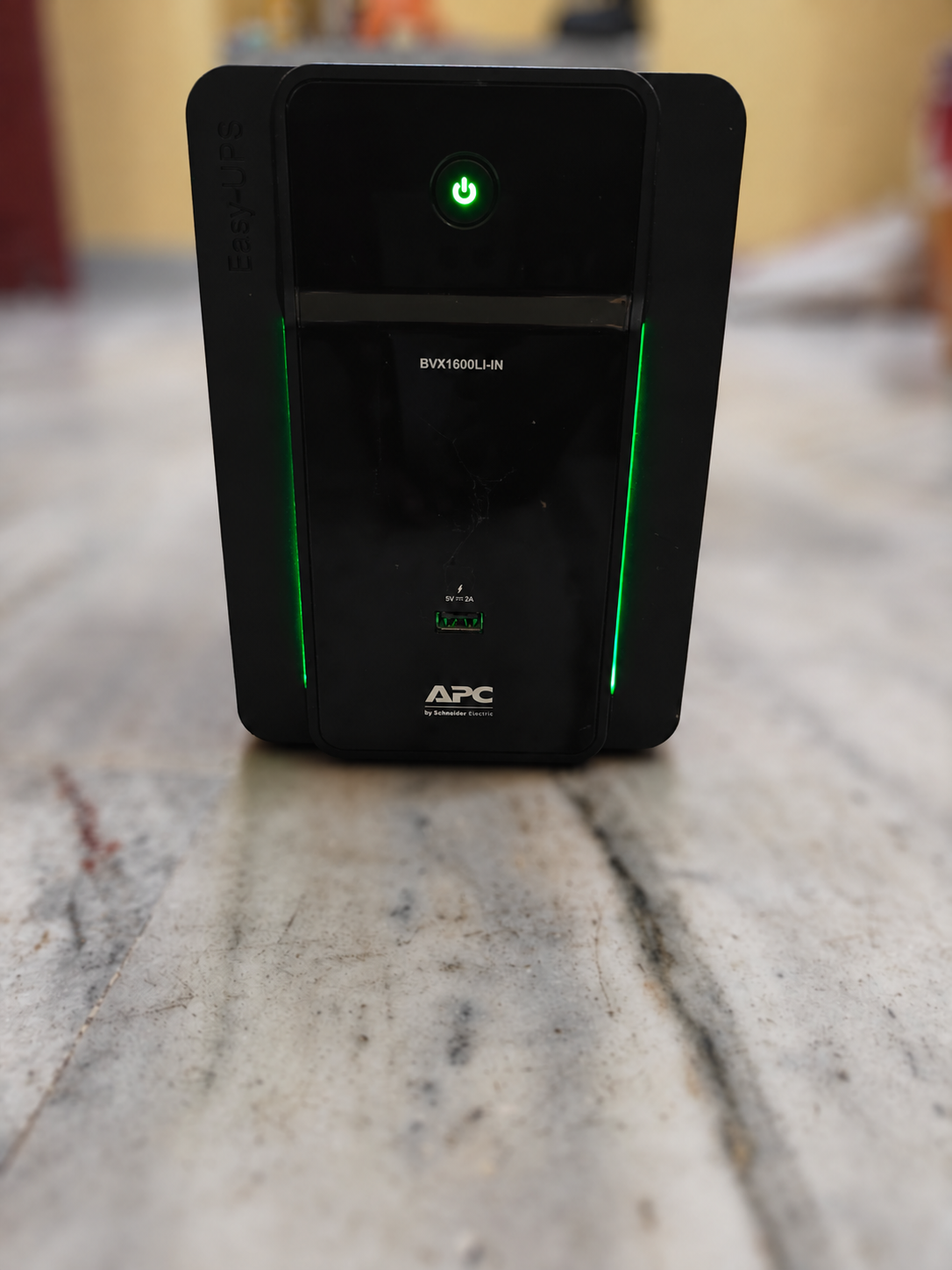 APC Easy UPS BVX1600LI-IN 1600VA / 900W — photo 4